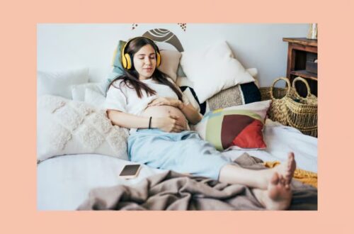 Hvordan 1 800 Spotify-birthplaylister viser musikkens rolle i fødsel pregnant mom listening to music.jpg