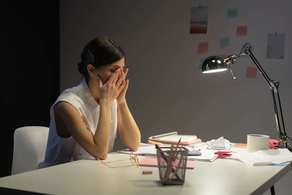 Kraften til Energi: En Enkel Veiledning for Å Gjenfinne Overskuddet Ditt stressed professional energy management.jpeg 1.jpg